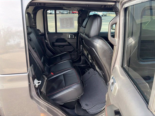 Used 2025 Jeep Gladiator Rubicon w/ Convenience Group AWD/4WD image 14