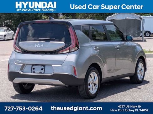 Used 2023 Kia Soul LX w/ LX Technology Package FWD image 5