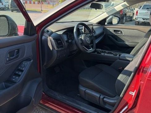 Used 2023 Nissan Rogue S image 6