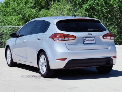 Used 2017 Kia Forte LX w/ LX Popular Plus Package image 4