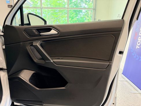 Used 2018 Volkswagen Tiguan SEL w/ 3rd Row Seat Package AWD/4WD image 24