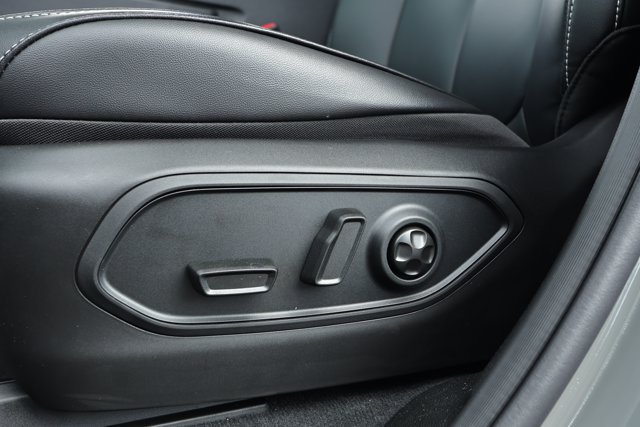 New 2027 Jeep Grand Cherokee Limited RWD image 24