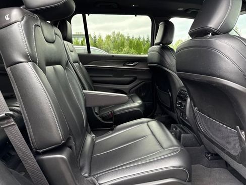 Used 2024 Jeep Grand Cherokee L Limited w/ Luxury Tech Group II AWD/4WD image 11