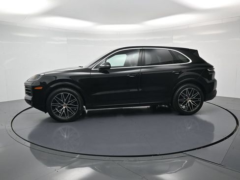 Certified 2026 Porsche Cayenne AWD/4WD image 2