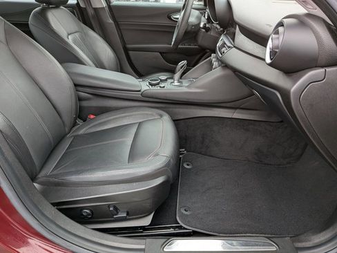 Used 2017 Alfa Romeo Giulia image 20