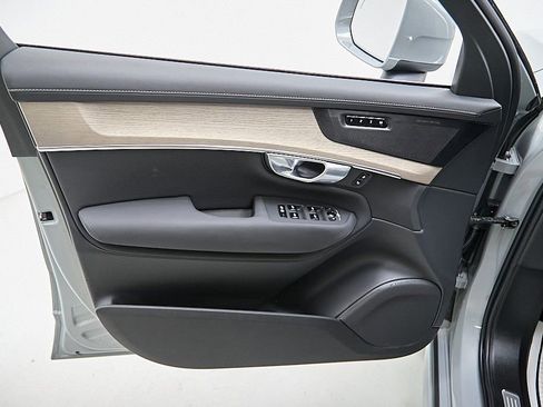 New 2026 Volvo XC90 B6 Plus w/ Protection Package Premier image 10