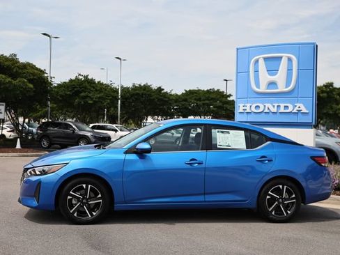 Used 2025 Nissan Sentra SV FWD image 4