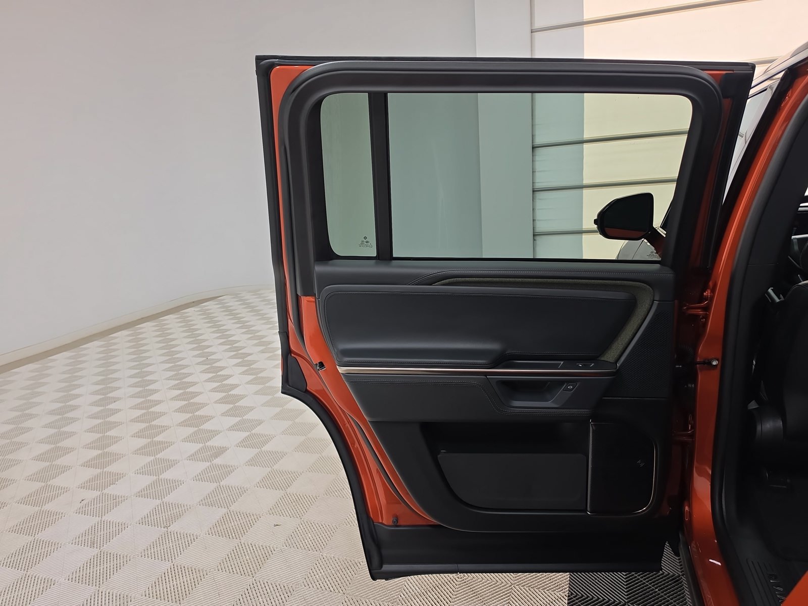 Used 2025 Rivian R1S Adventure Dual AWD/4WD image 17