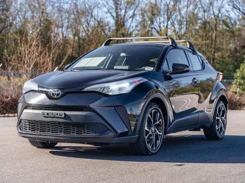 Used 2021 Toyota C-HR XLE image 3