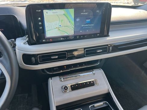 Used 2025 Lincoln Aviator Reserve w/ Equipment Group 201A image 11