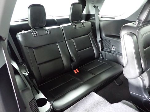 Used 2024 Ford Explorer XLT w/ Equipment Group 202A AWD/4WD image 36
