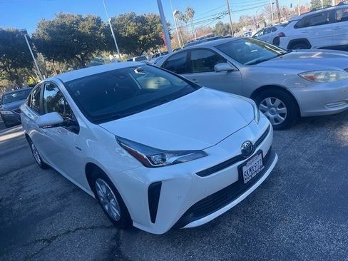 Certified 2019 Toyota Prius LE image 1