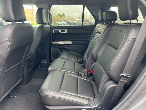 Used 2024 Ford Explorer XLT w/ Equipment Group 202A image 19