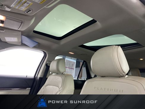 Used 2016 Ford Explorer Platinum image 2