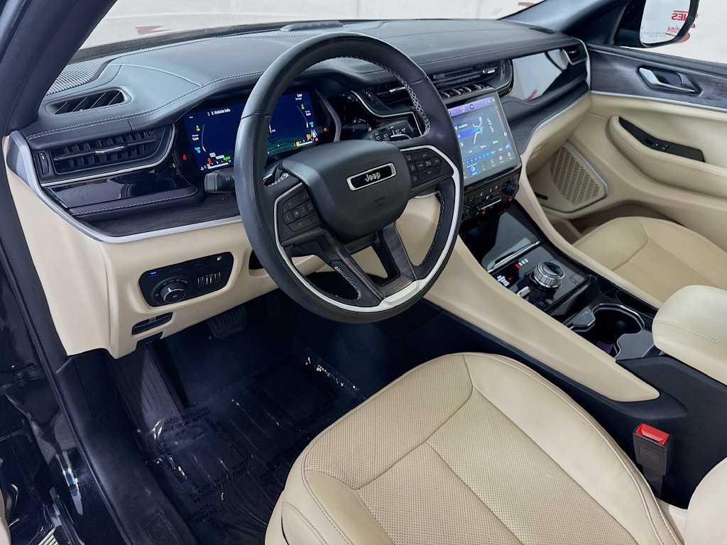 Used 2022 Jeep Grand Cherokee Limited 4xe w/ Luxury Tech Group II AWD/4WD image 19