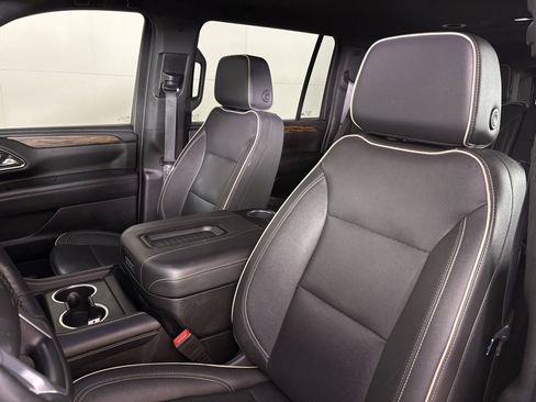 Used 2024 Chevrolet Suburban Premier image 19
