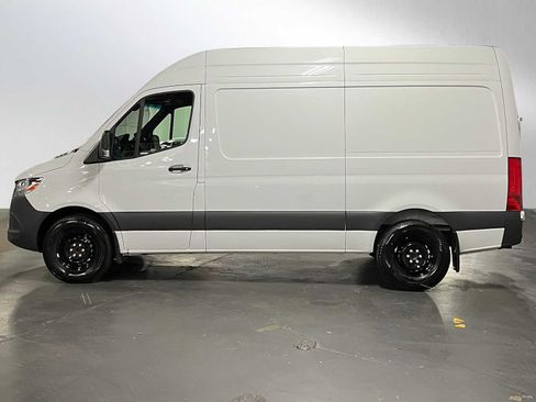 Used 2025 Mercedes-Benz Sprinter 2500 image 6