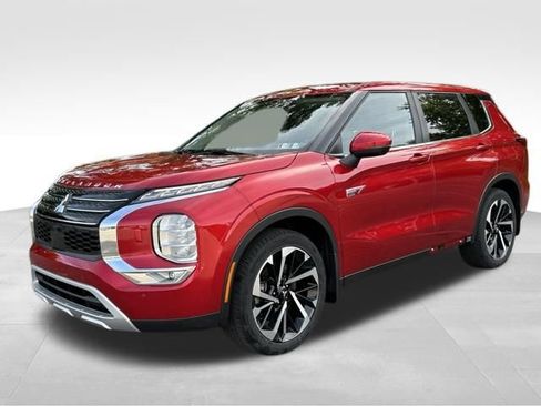 Used 2023 Mitsubishi Outlander 4WD Plug-In Hybrid image 1