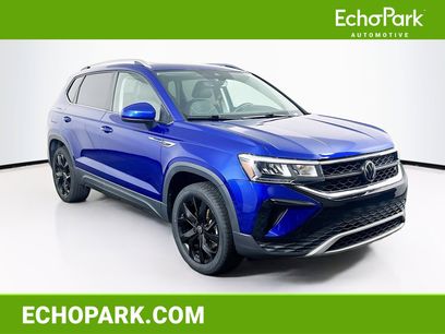Used 2023 Volkswagen Taos SE w/ Panoramic Sunroof Package