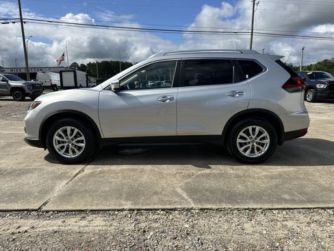 Used 2020 Nissan Rogue SV FWD image 12