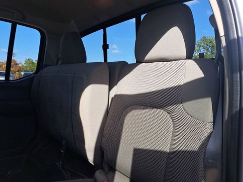 Used 2020 Nissan Frontier SV image 8