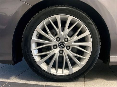 Used 2019 Toyota Camry XLE FWD image 7