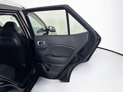 Used 2025 Hyundai Venue SEL image 30