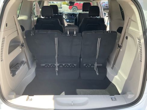 Used 2022 Chrysler Pacifica Touring-L FWD image 21