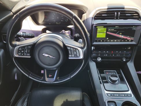 Used 2017 Jaguar F-PACE S AWD/4WD image 28
