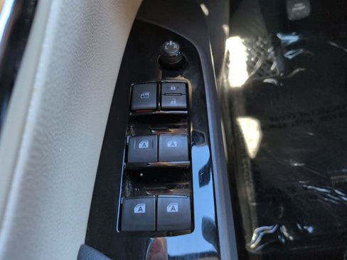 Used 2016 Toyota Prius Two FWD image 21