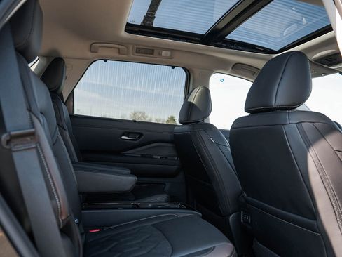 New 2026 Nissan Pathfinder Platinum AWD/4WD image 13