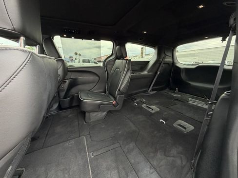 Used 2026 Chrysler Pacifica Limited w/ S Appearance Package FWD image 21