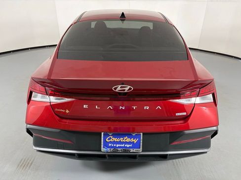 Used 2024 Hyundai Elantra Blue image 7