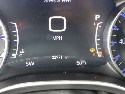 Used 2025 Chrysler Pacifica Select FWD image 29