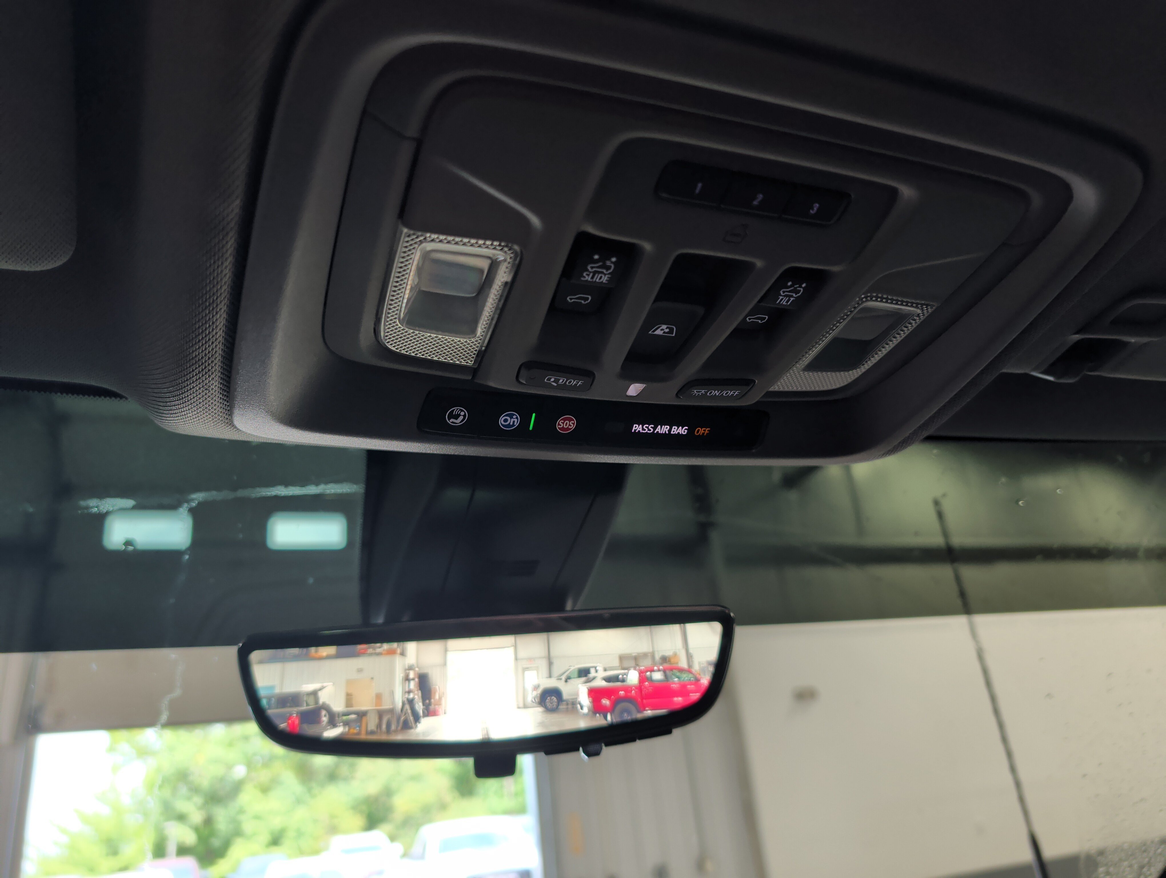 Used 2023 GMC Sierra 3500 Denali w/ Denali Ultimate Package AWD/4WD image 13