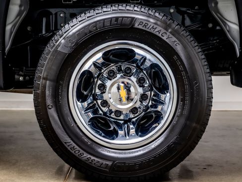 Used 2025 Chevrolet Silverado 3500 LT image 37