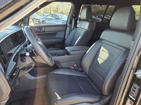 Used 2025 Hyundai Santa Fe Calligraphy image 4