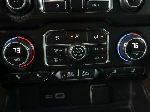 Used 2022 Chevrolet Suburban Z71 w/ Luxury Package image 35