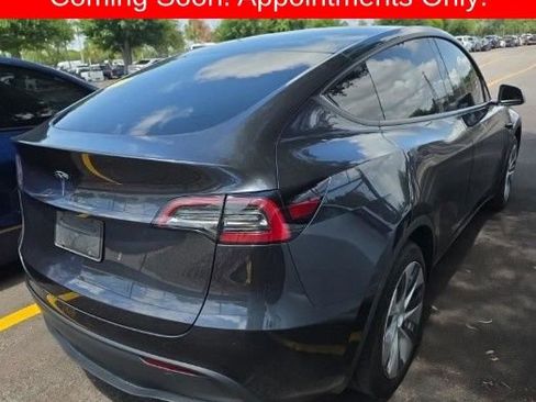Used 2024 Tesla Model Y Long Range RWD image 2