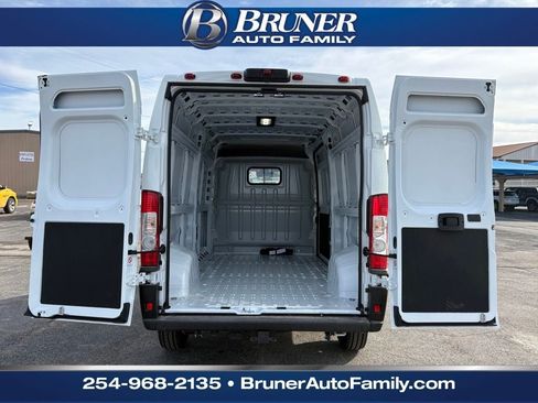 New 2026 RAM ProMaster 2500 w/ Convenience Group FWD image 8