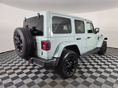 Used 2024 Jeep Wrangler Unlimited Sahara w/ Technology Group AWD/4WD image 3