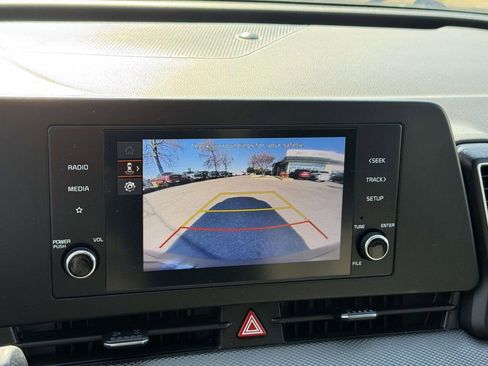 Used 2024 Kia Sportage LX image 4