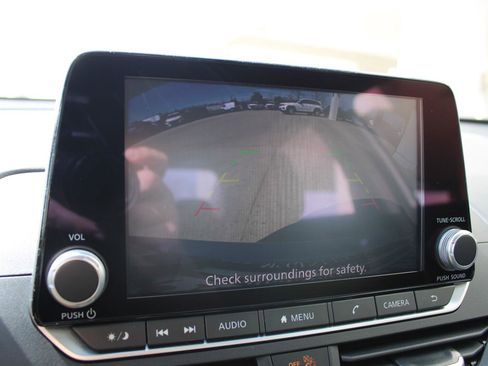 Used 2025 Nissan Altima 2.5 SV image 17