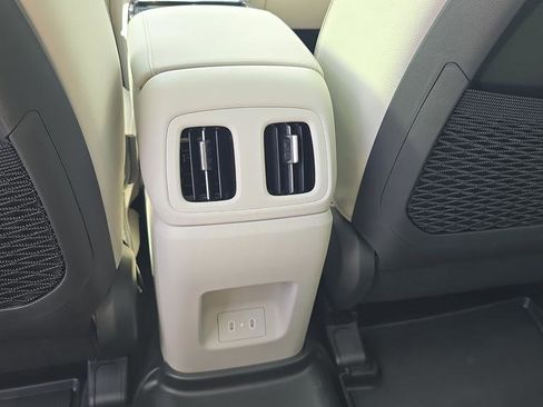 Used 2025 Hyundai Tucson Limited image 11