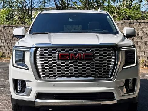 Used 2023 GMC Yukon XL Denali AWD/4WD image 13
