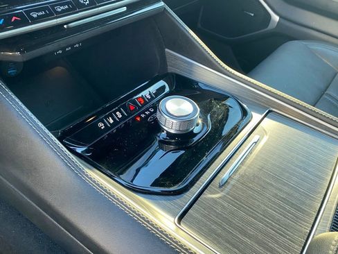 Used 2024 Jeep Wagoneer L Series II w/ Flexible Seating Group RWD image 23