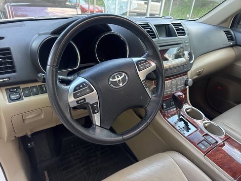Used 2012 Toyota Highlander Limited w/ Tow Pkg AWD/4WD image 28
