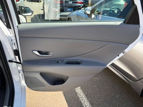 Certified 2025 Hyundai Elantra Hybrid FWD image 12