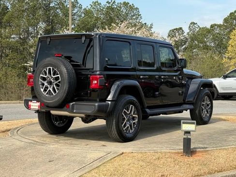 New 2026 Jeep Wrangler Unlimited Sahara AWD/4WD image 7