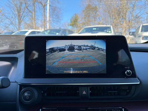 Used 2024 Toyota Prius Prime XSE Premium image 30